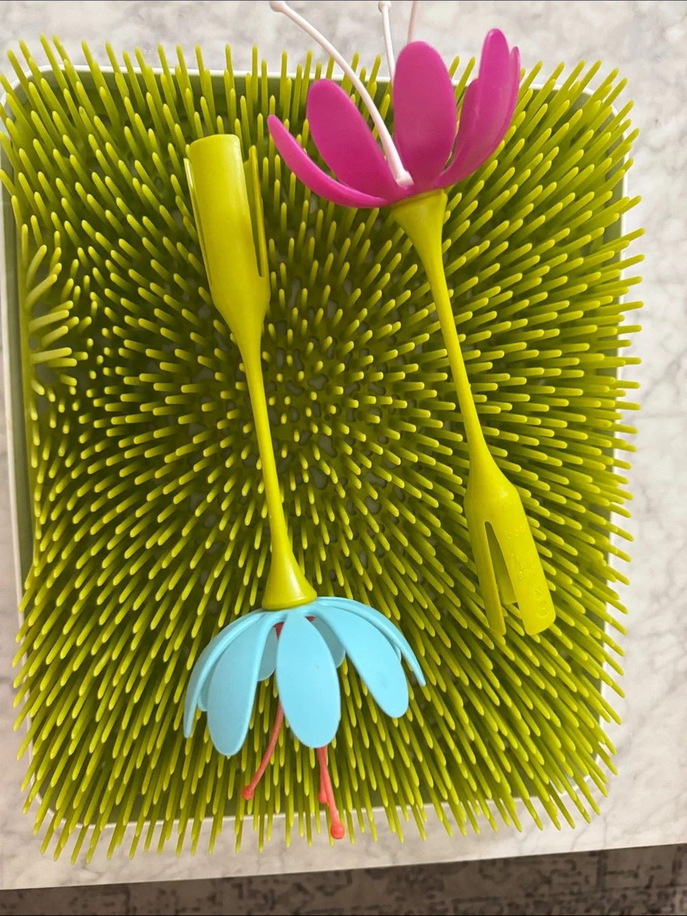 Boon Green Grass Drying Rack+ Flower Bottle Holders + Colorful Silicone Molds (3